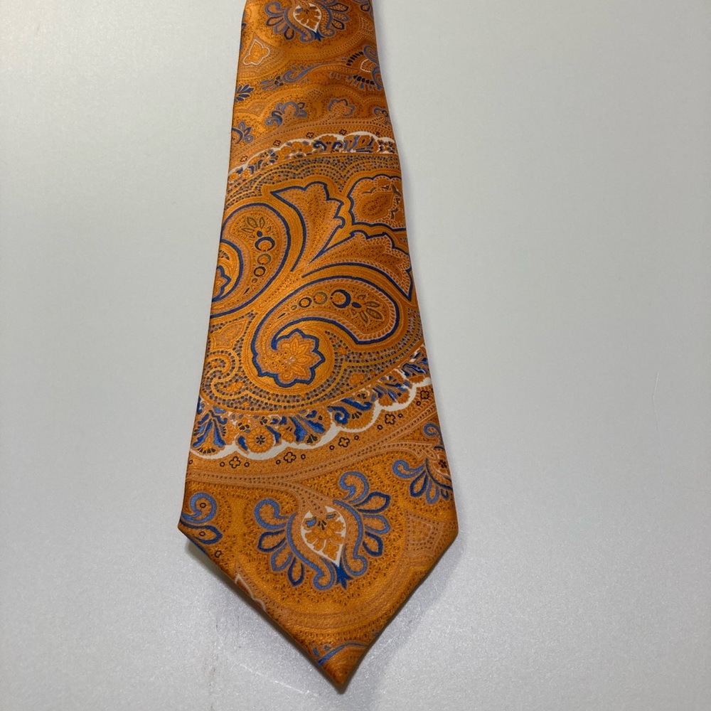 Men’s Classic Textured Paisley Silk Twill Tie